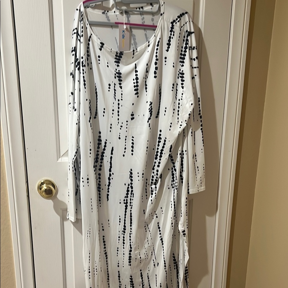 Elegant Black and White Maxi Dress